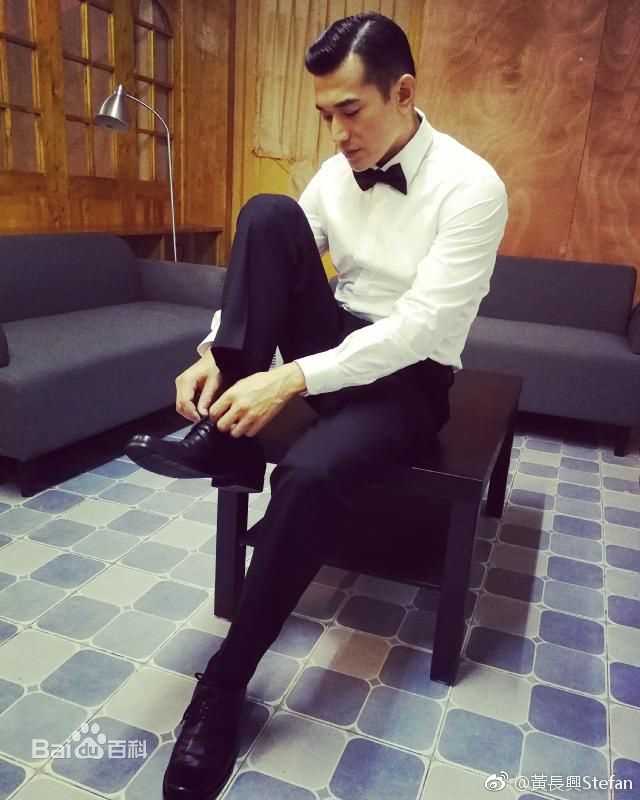 黄致豪(Stefan Huynh)西装照素颜照相册