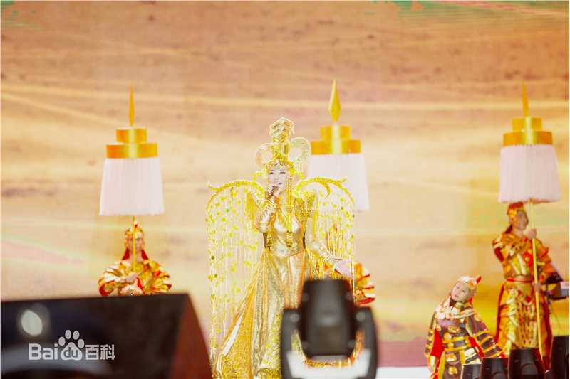 最新格格(Wonder)在首场个人演唱会《百合之夜》中的图集