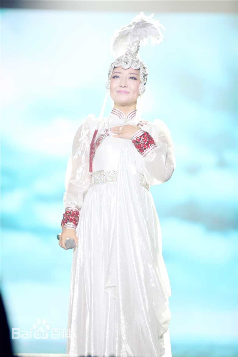 最新格格(Wonder)在首场个人演唱会《百合之夜》中的图集