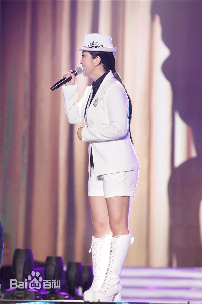 最新格格(Wonder)在首场个人演唱会《百合之夜》中的图集