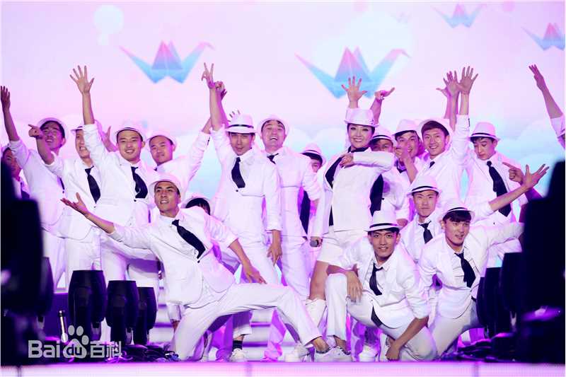 最新格格(Wonder)在首场个人演唱会《百合之夜》中的图集