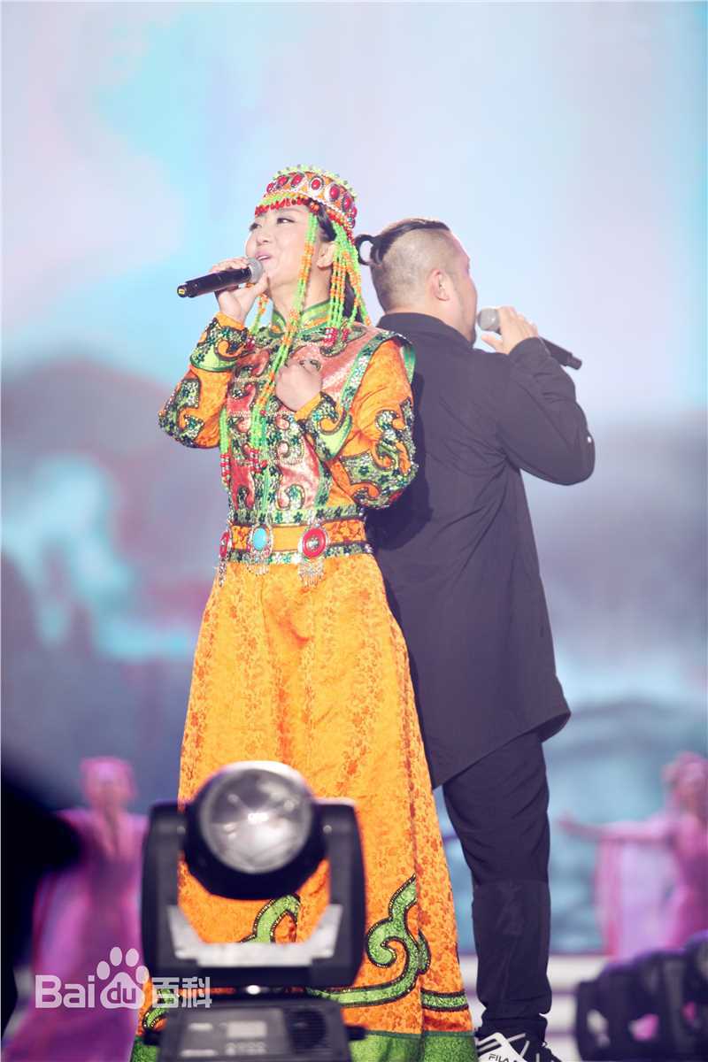 最新格格(Wonder)在首场个人演唱会《百合之夜》中的图集