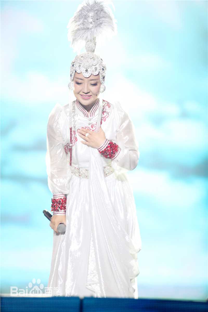 最新格格(Wonder)在首场个人演唱会《百合之夜》中的图集