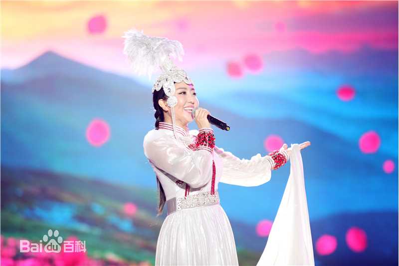 最新格格(Wonder)在首场个人演唱会《百合之夜》中的图集