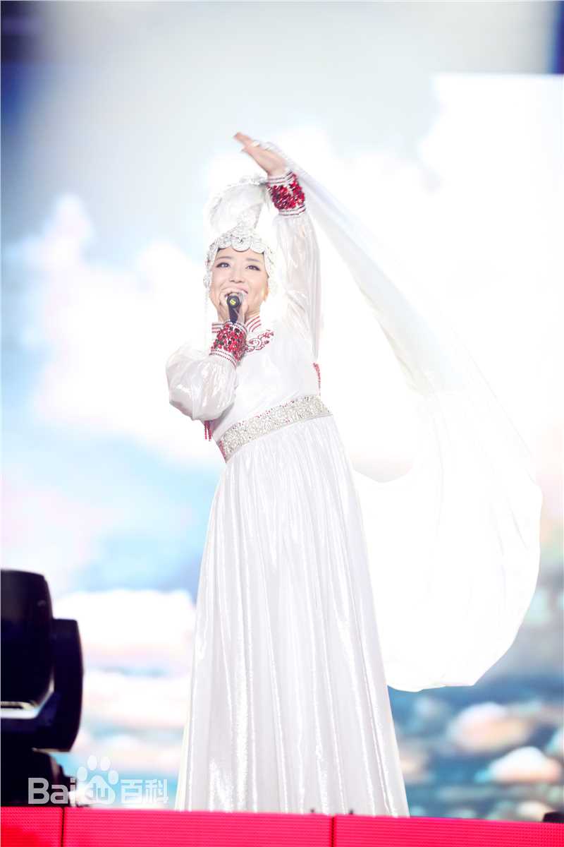 最新格格(Wonder)在首场个人演唱会《百合之夜》中的图集