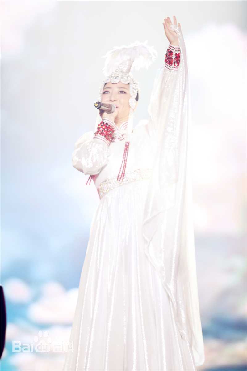 最新格格(Wonder)在首场个人演唱会《百合之夜》中的图集