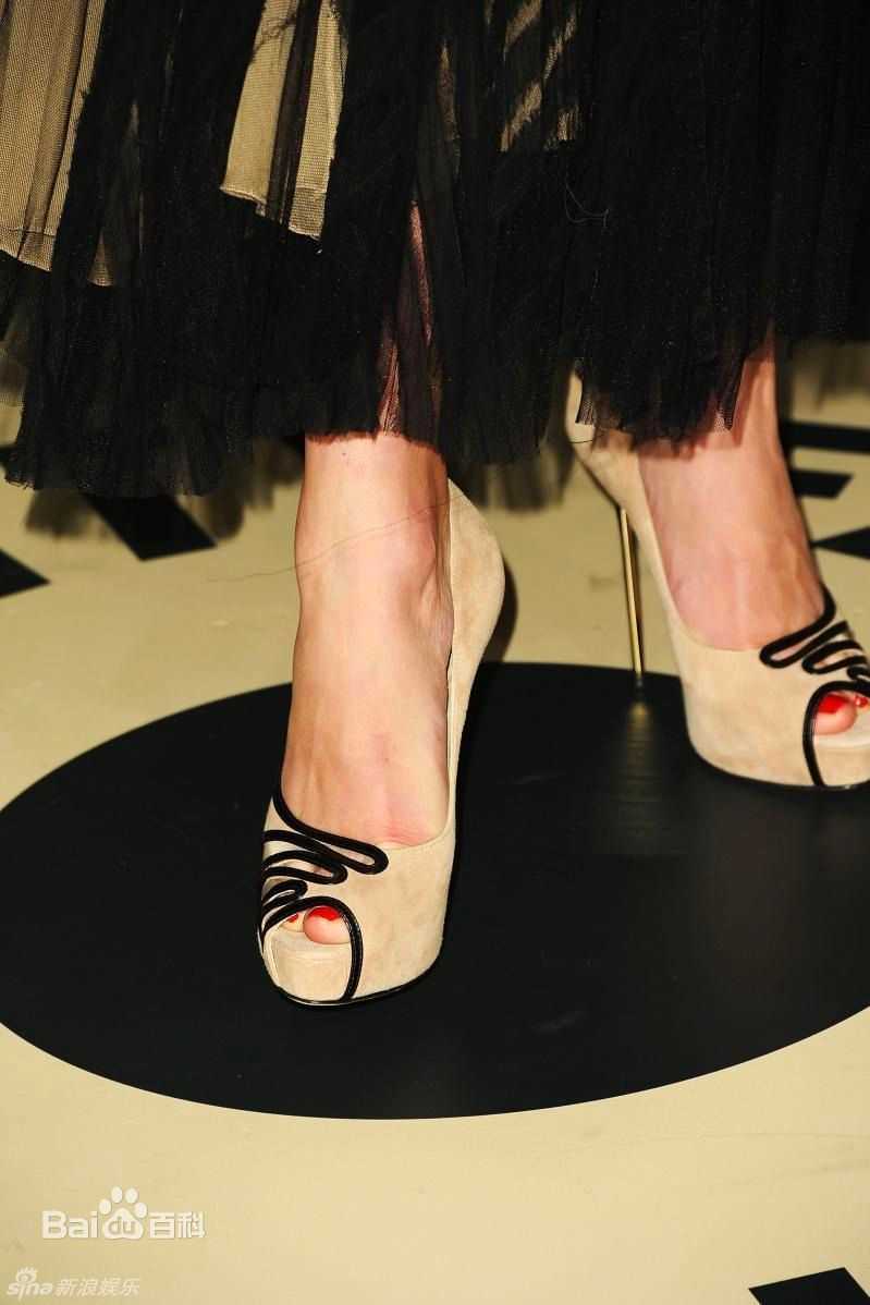 艾米丽·万凯普(Emily VanCamp)精彩图册