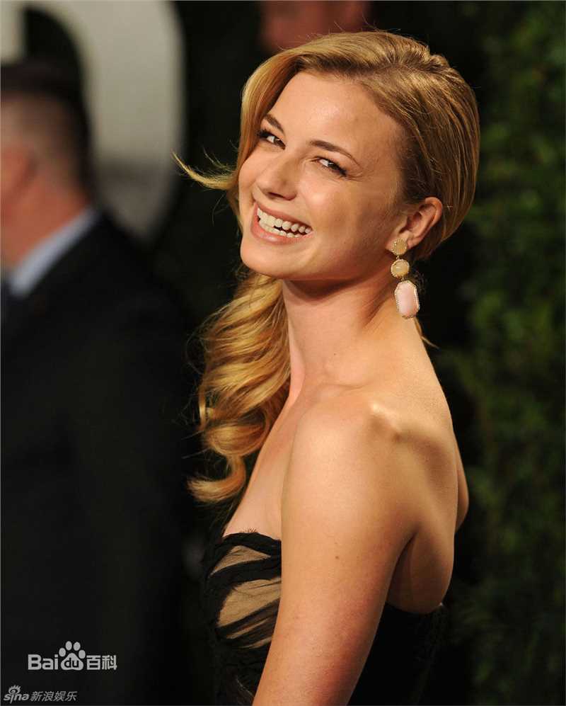 艾米丽·万凯普(Emily VanCamp)精彩图册