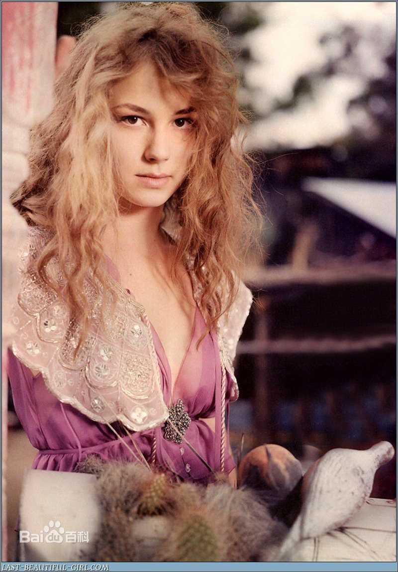 高清艾米丽·万凯普(Emily VanCamp)精彩图册