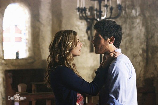 高清艾米丽·万凯普(Emily VanCamp)精彩图册