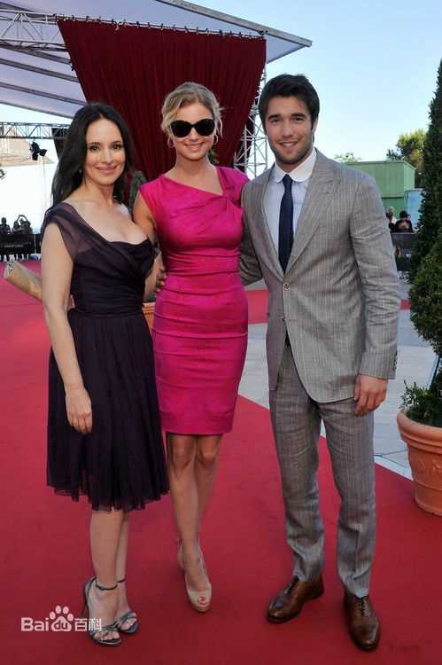 高清艾米丽·万凯普(Emily VanCamp)精彩图册