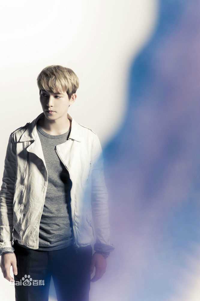 CNBLUE（Code Name BLUE）(/シーエヌブルー)主唱兼吉他手李宗泫性感图片图集