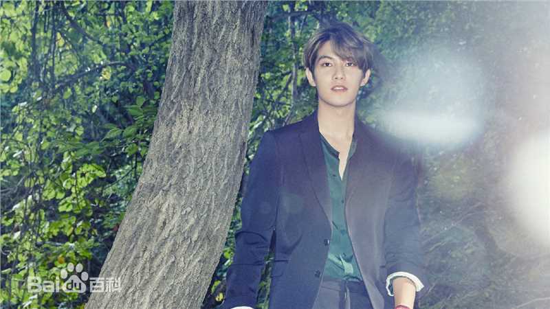 CNBLUE（Code Name BLUE）(/シーエヌブルー)主唱兼吉他手李宗泫性感图片图集