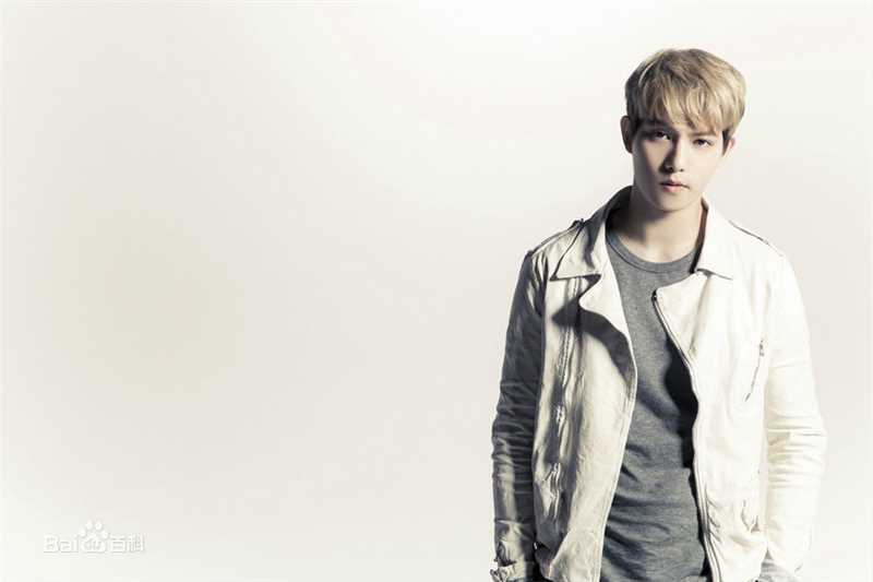 CNBLUE（Code Name BLUE）(/シーエヌブルー)主唱兼吉他手李宗泫性感图片图集