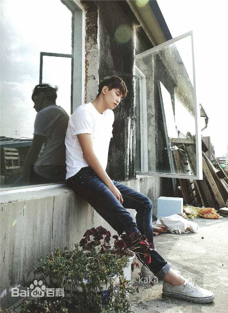 CNBLUE（Code Name BLUE）(/シーエヌブルー)主唱兼吉他手李宗泫性感图片图集