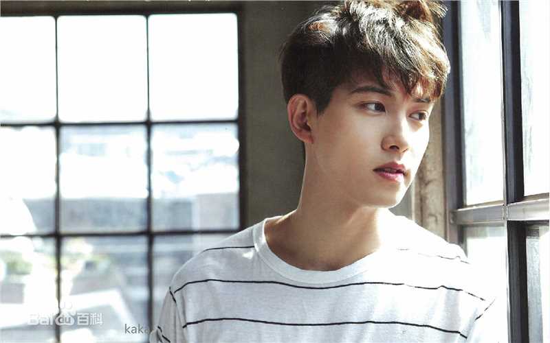 CNBLUE（Code Name BLUE）(/シーエヌブルー)主唱兼吉他手李宗泫性感图片图集