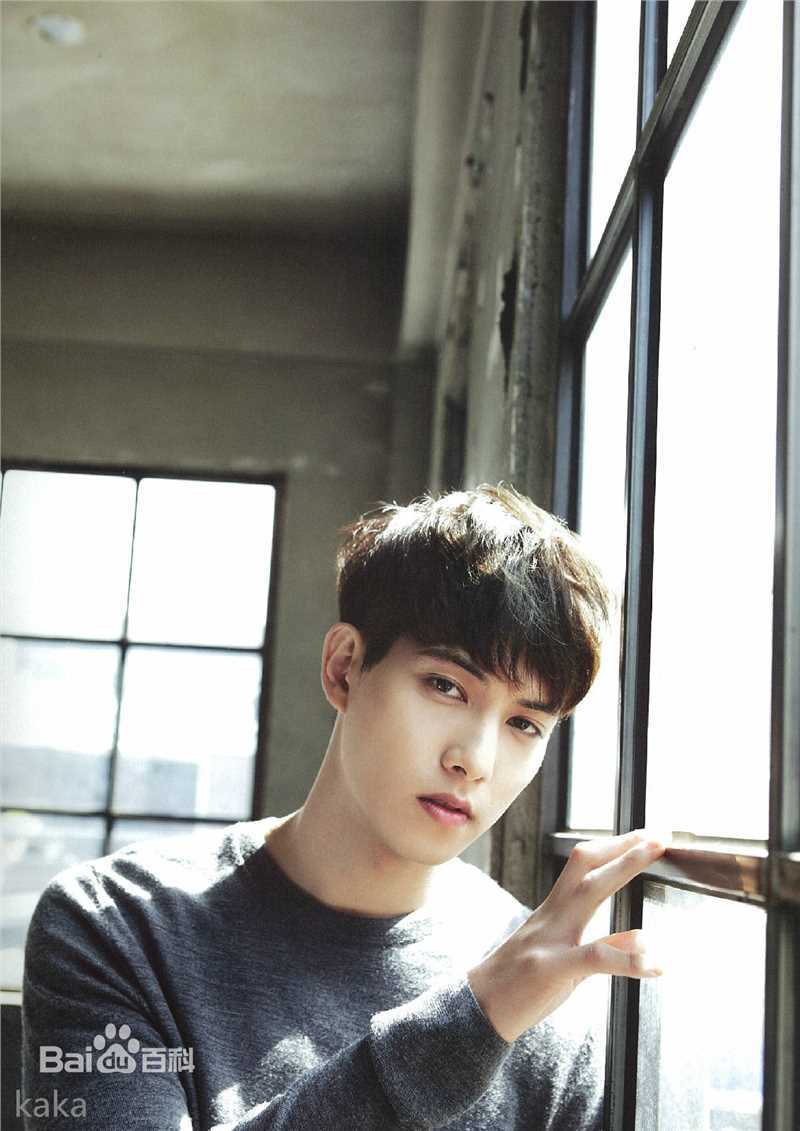 CNBLUE（Code Name BLUE）(/シーエヌブルー)主唱兼吉他手李宗泫性感图片图集