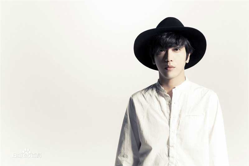 CNBLUE（Code Name BLUE）(/シーエヌブルー)主唱兼吉他手键盘手郑容和图片图集