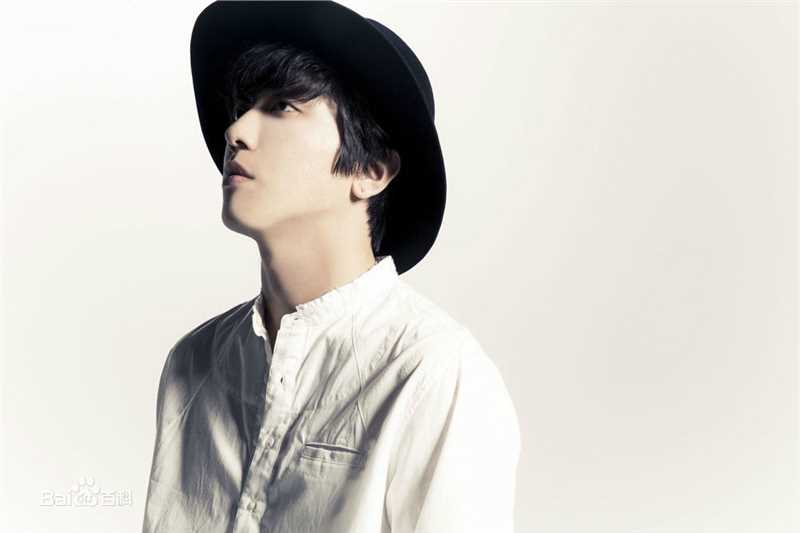 CNBLUE（Code Name BLUE）(/シーエヌブルー)主唱兼吉他手键盘手郑容和图片图集