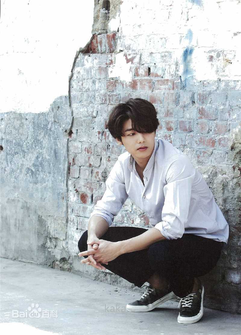 CNBLUE（Code Name BLUE）(/シーエヌブルー)鼓手姜敏赫图册