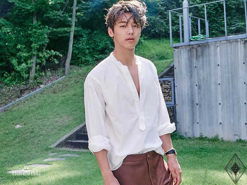 CNBLUE（Code Name BLUE）(/シーエヌブルー)鼓手姜敏赫图册