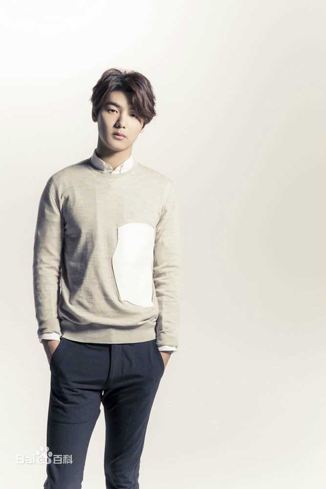 CNBLUE（Code Name BLUE）(/シーエヌブルー)鼓手姜敏赫图册