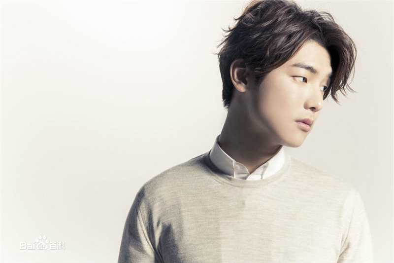 CNBLUE（Code Name BLUE）(/シーエヌブルー)鼓手姜敏赫图册