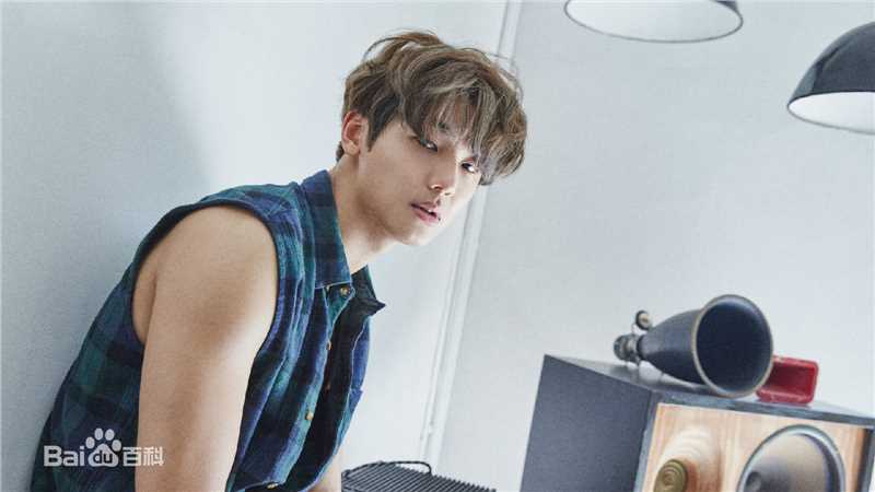 CNBLUE（Code Name BLUE）(/シーエヌブルー)鼓手姜敏赫图册