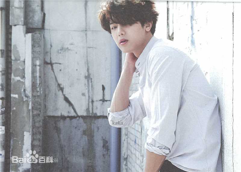 CNBLUE（Code Name BLUE）(/シーエヌブルー)鼓手姜敏赫图册