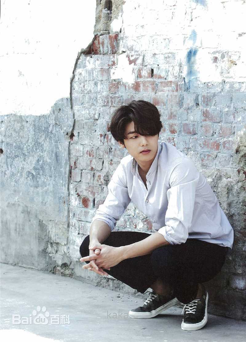 CNBLUE（Code Name BLUE）(/シーエヌブルー)鼓手姜敏赫图册