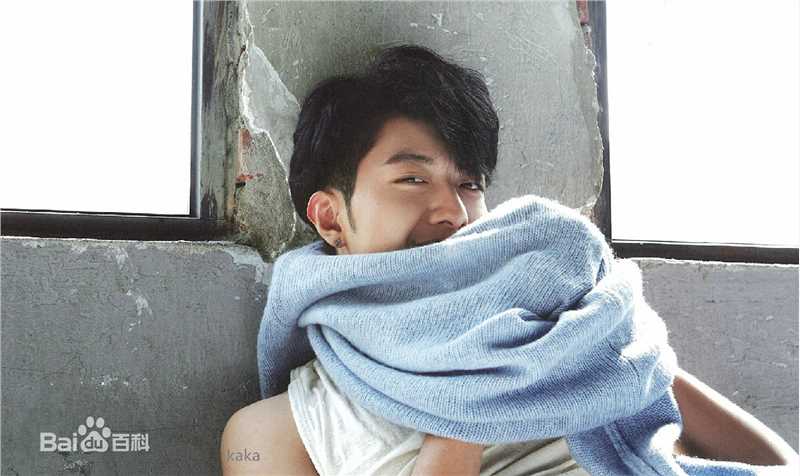 CNBLUE（Code Name BLUE）(/シーエヌブルー)贝斯手李正信图片图册