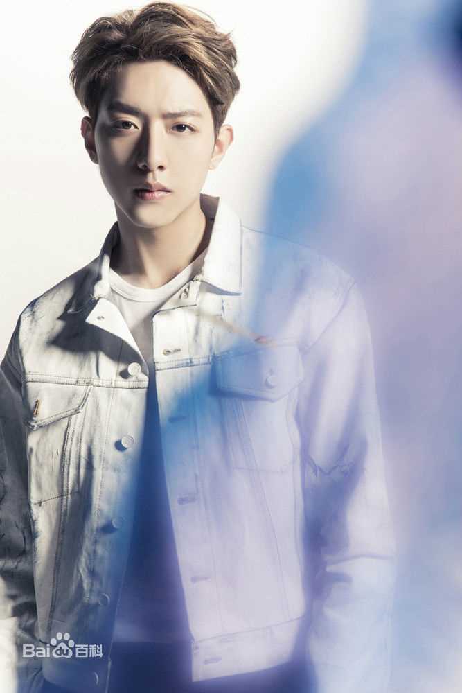 CNBLUE（Code Name BLUE）(/シーエヌブルー)贝斯手李正信图片图册