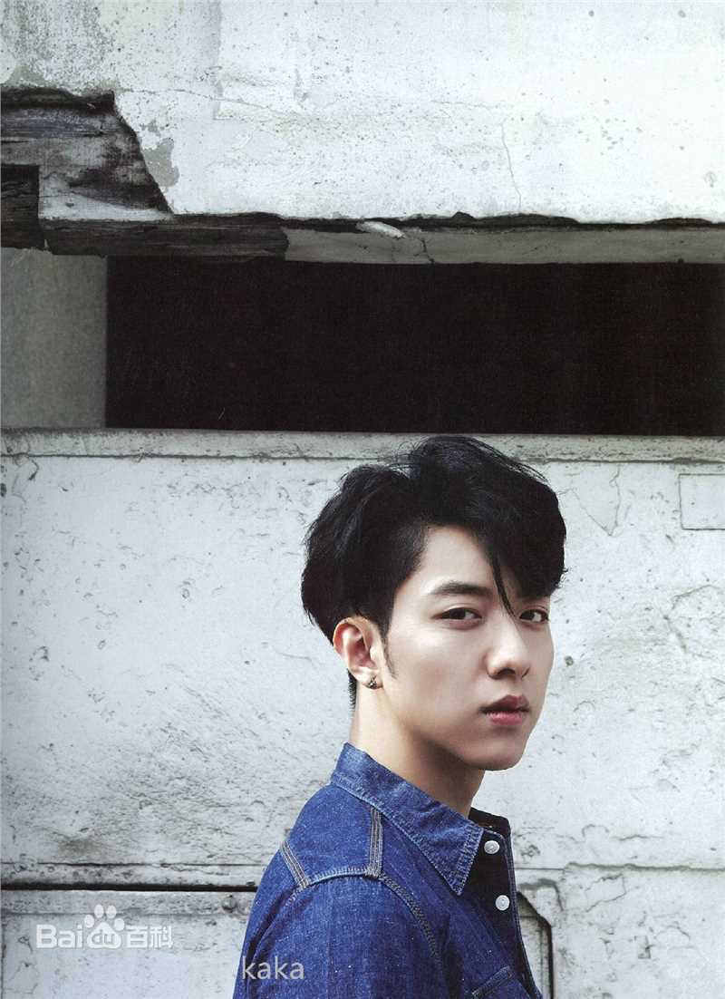 CNBLUE（Code Name BLUE）(/シーエヌブルー)贝斯手李正信图片图册