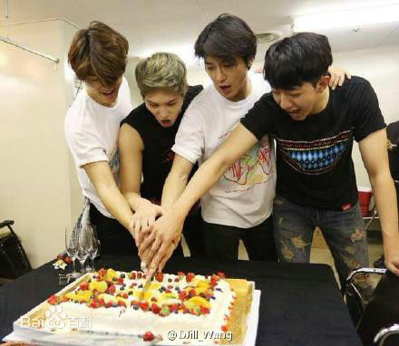 CNBLUE（Code Name BLUE）(/シーエヌブルー)生活合照性感图片图集