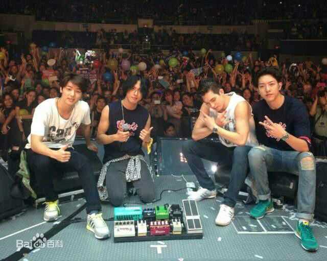 CNBLUE（Code Name BLUE）(/シーエヌブルー)生活合照性感图片图集