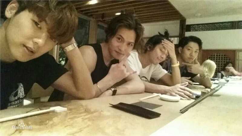 CNBLUE（Code Name BLUE）(/シーエヌブルー)生活合照性感图片图集