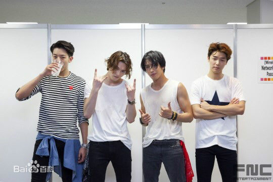 CNBLUE（Code Name BLUE）(/シーエヌブルー)生活合照性感图片图集