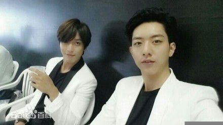 CNBLUE（Code Name BLUE）(/シーエヌブルー)生活合照性感图片图集