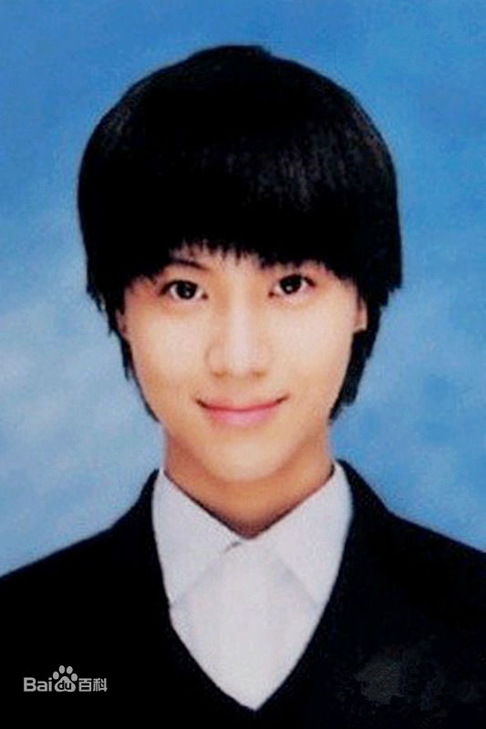 李泰民(/LeeTaemin)儿时的泰民素颜照壁纸