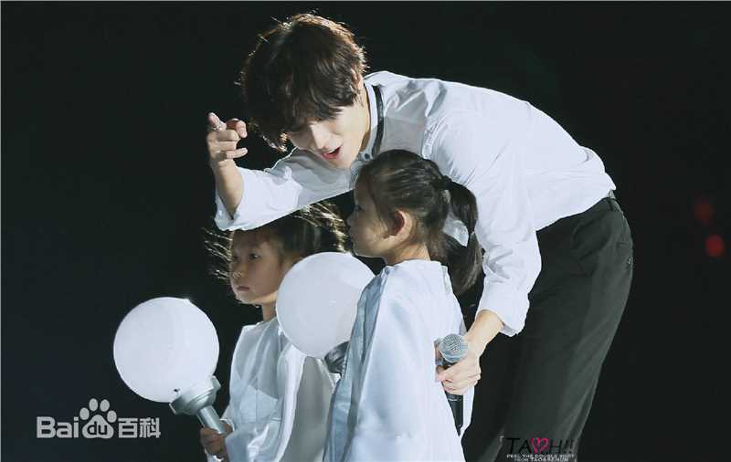 李泰民(/LeeTaemin)Live Show素颜照相册