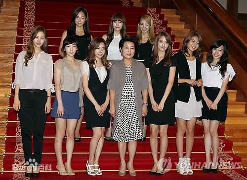 少女时代(韩文： 日文：しょうじょじだい 英文：Girls' Generation)受总统夫人之邀访问青瓦台壁纸壁纸