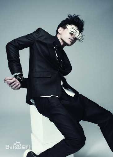 孔令奇(JEFFREY)在专辑《悬浮记忆》造型中的