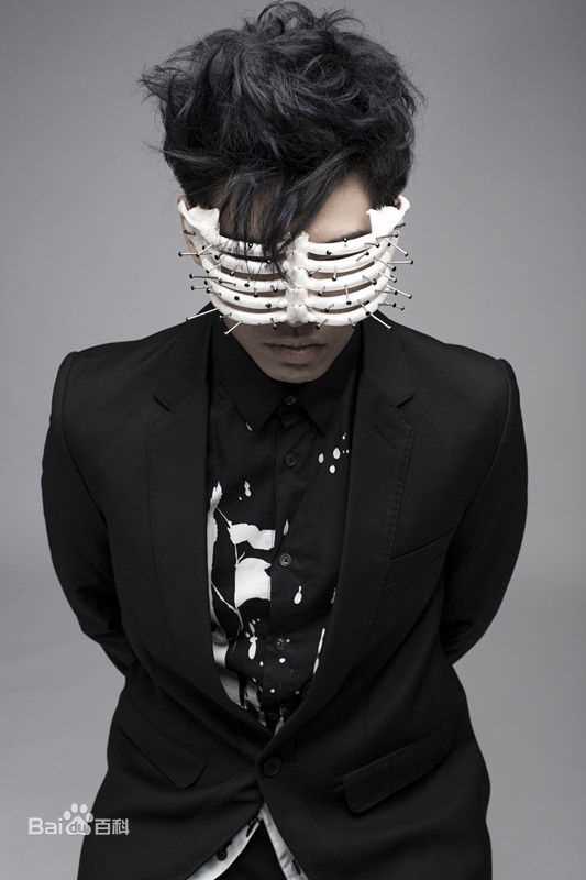孔令奇(JEFFREY)在专辑《悬浮记忆》造型中的