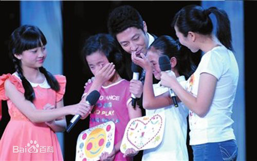 最优质邓丽在领衔学生参加《开学第一课》中的相册