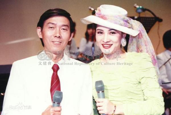 黄香莲(Xiang Lian Huang)出席活动照壁纸壁纸