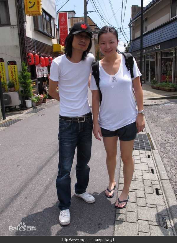 谢天笑生活中的图册