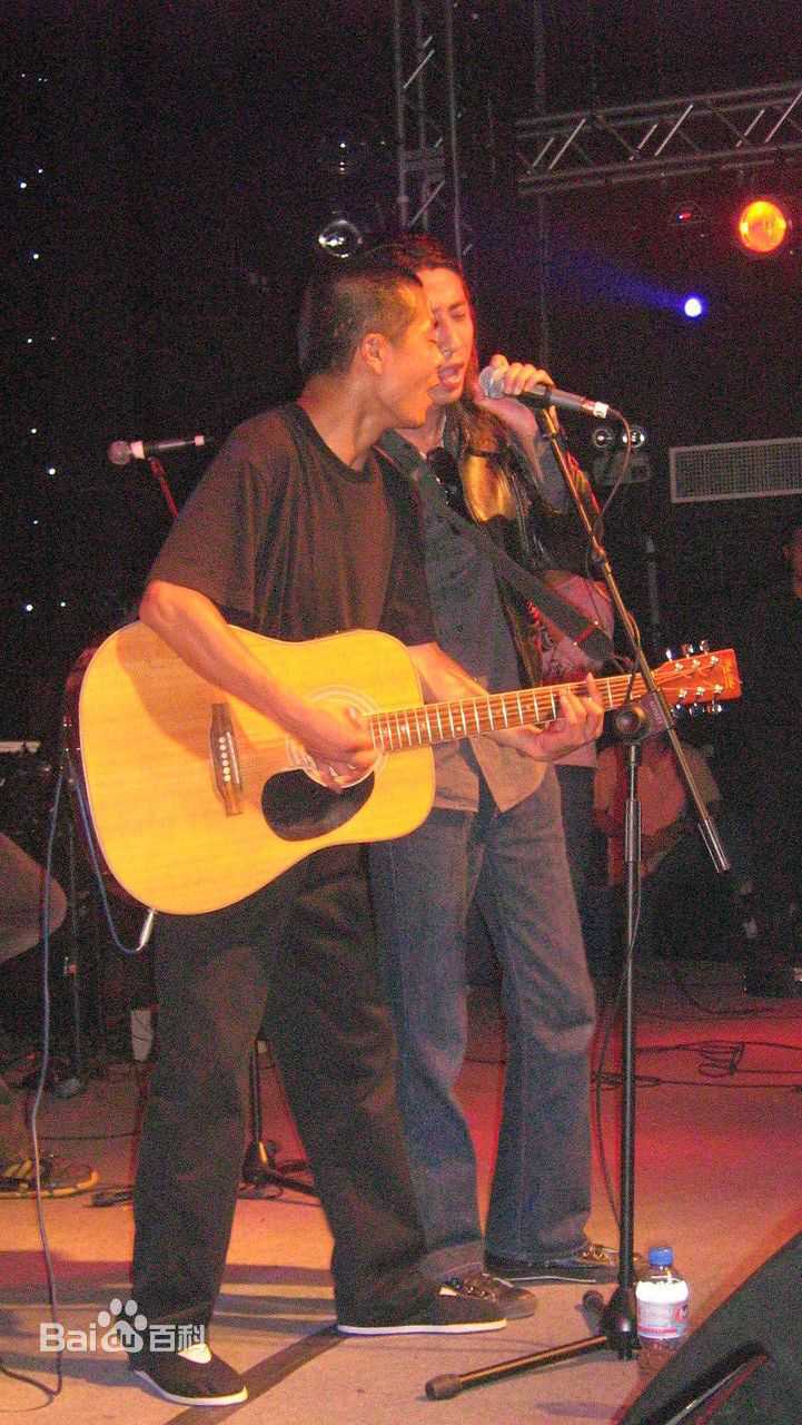 谢天笑舞台上的素颜照相册