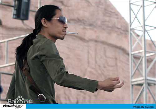 谢天笑舞台上的素颜照相册