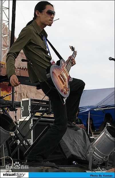 谢天笑舞台上的素颜照相册