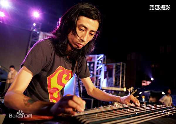 谢天笑舞台上的素颜照相册